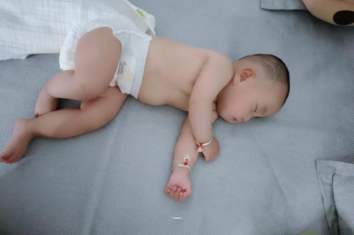 三沙几个月宝宝会抬头